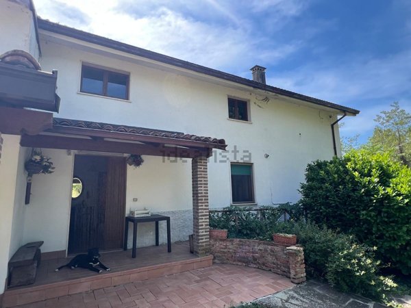 casa indipendente in vendita a Vigolzone in zona Carmiano