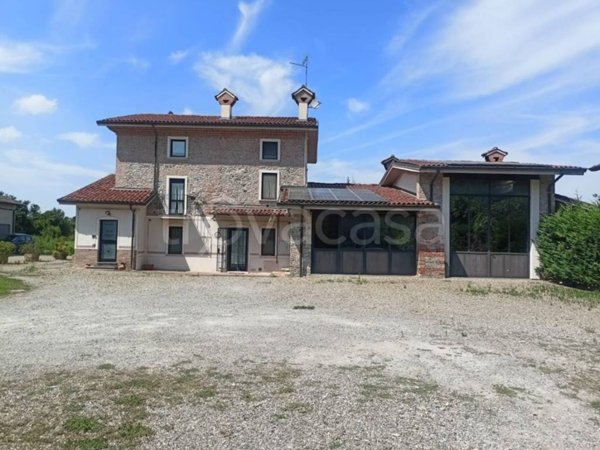casa indipendente in vendita a Vigolzone in zona Grazzano Visconti