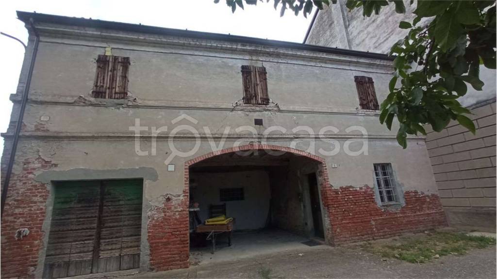casa indipendente in vendita a Villanova sull'Arda in zona Soarza