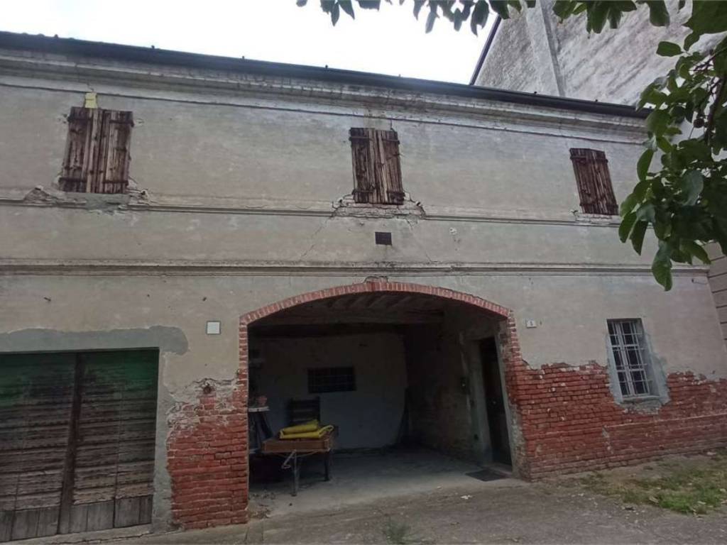 casa indipendente in vendita a Villanova sull'Arda in zona Soarza