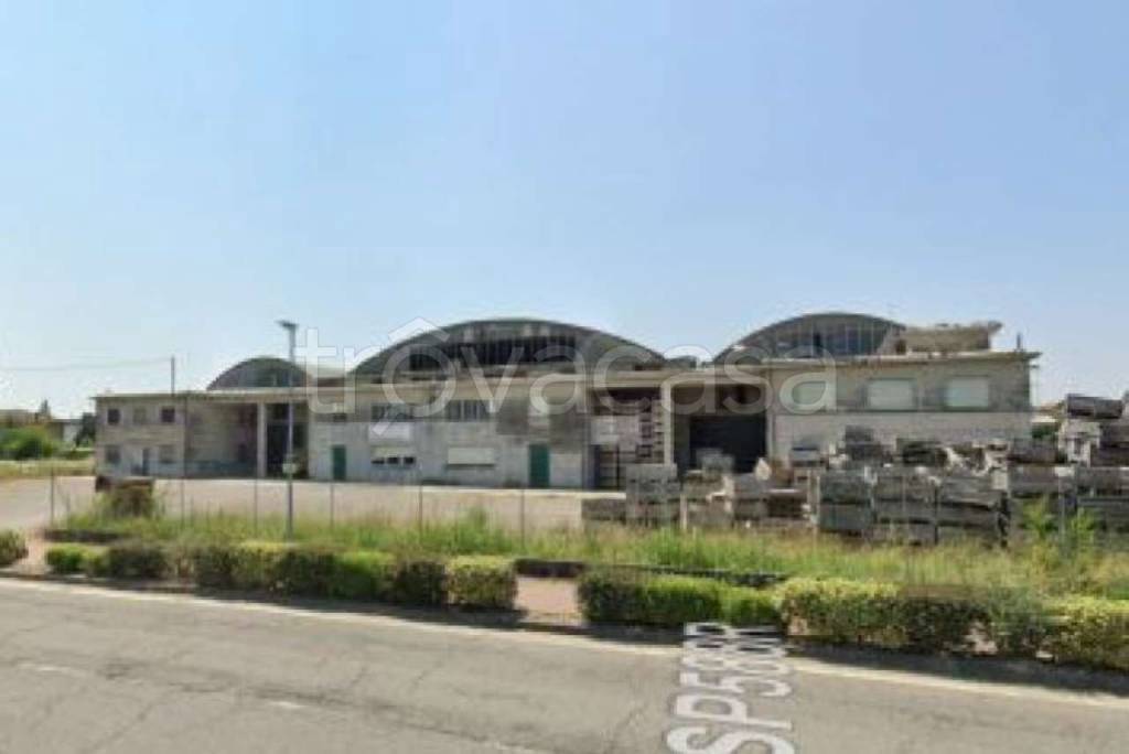 locale commerciale in vendita a Villanova sull'Arda