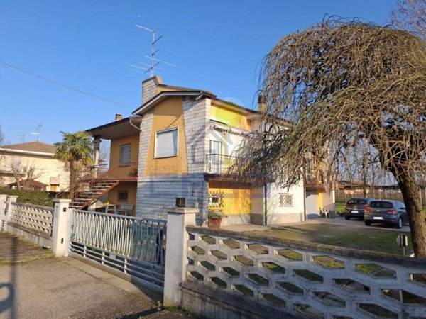 casa indipendente in vendita a Villanova sull'Arda