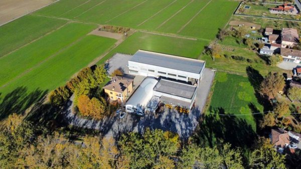 locale commerciale in vendita a Villanova sull'Arda