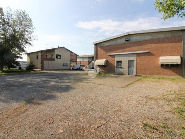 locale commerciale in vendita a Villanova sull'Arda