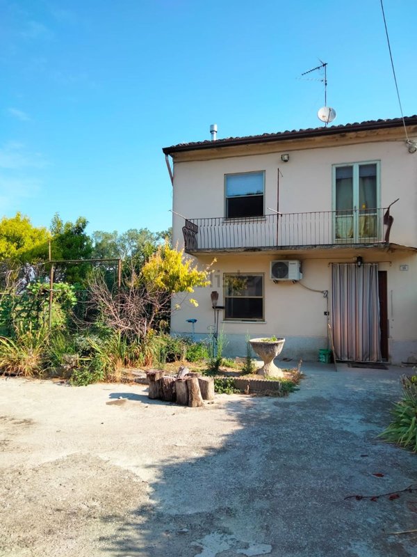 casa indipendente in vendita a Villanova sull'Arda in zona Sant'Agata
