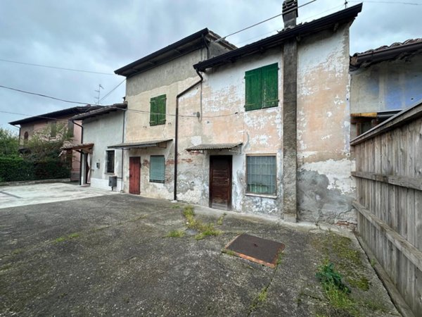 quadrivano in vendita a Villanova sull'Arda