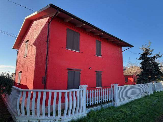 casa indipendente in vendita a Villanova sull'Arda in zona Soarza