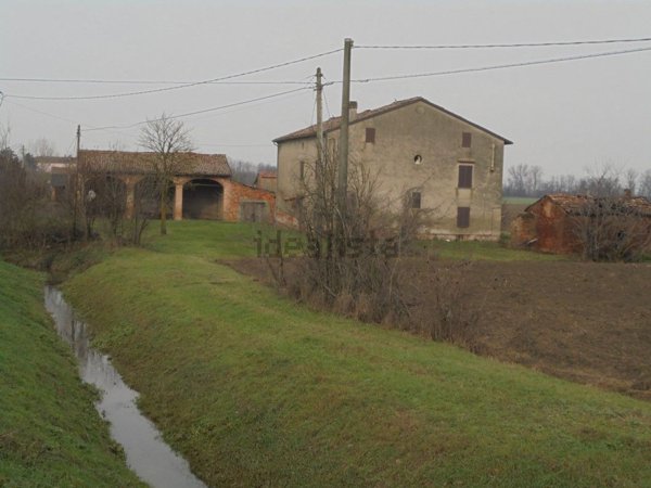 casale in vendita a Villanova sull'Arda in zona Cignano
