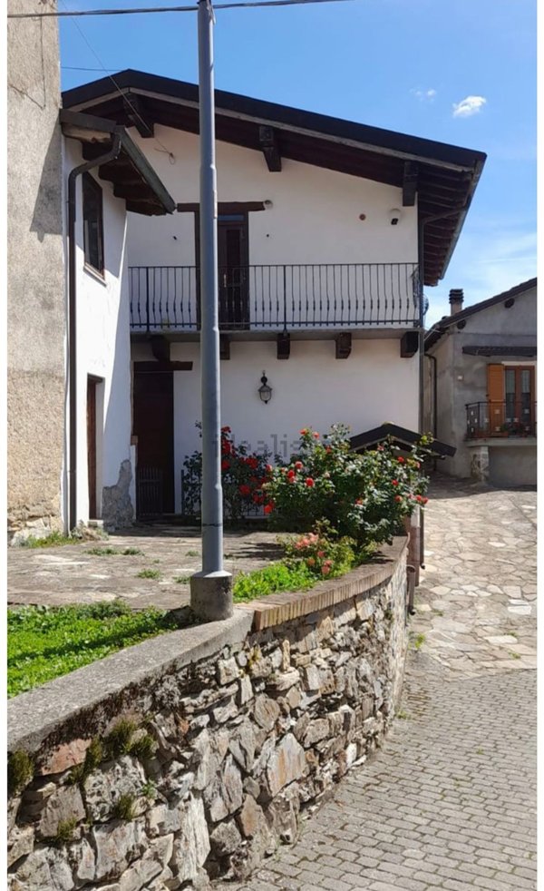 casa indipendente in vendita a Zerba