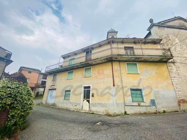 appartamento in vendita a Ziano Piacentino in zona Montalbo