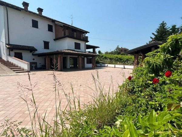 casa indipendente in vendita a Ziano Piacentino in zona Vicobarone