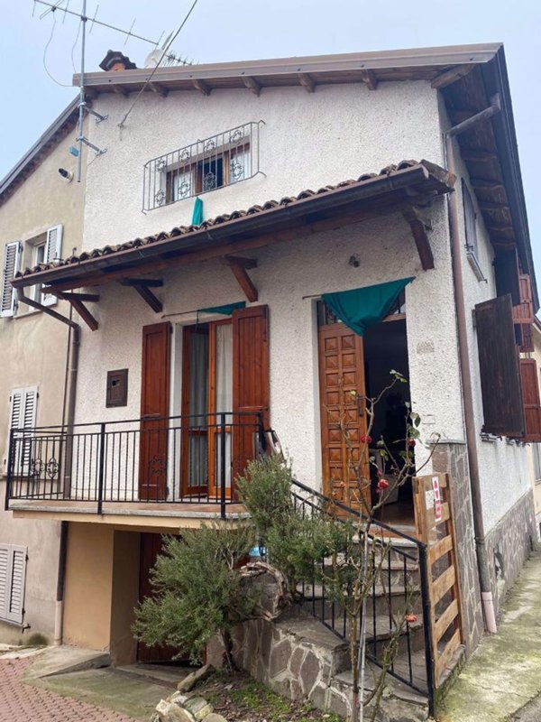 casa indipendente in vendita a Ziano Piacentino in zona Vicobarone