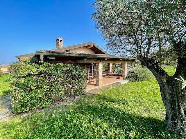 casa indipendente in vendita a Ziano Piacentino