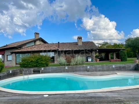 casa indipendente in vendita a Ziano Piacentino
