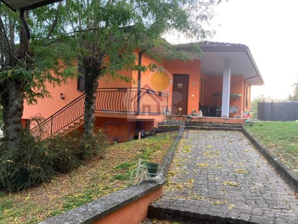 casa indipendente in vendita a Ziano Piacentino