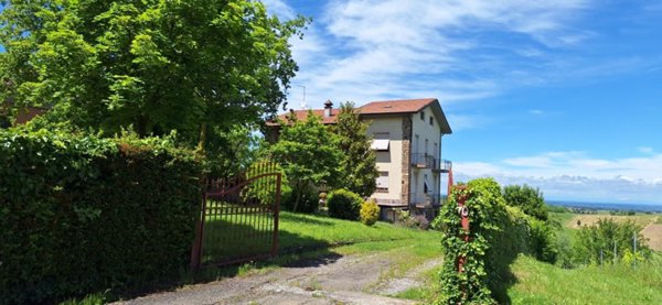 casa indipendente in vendita a Ziano Piacentino