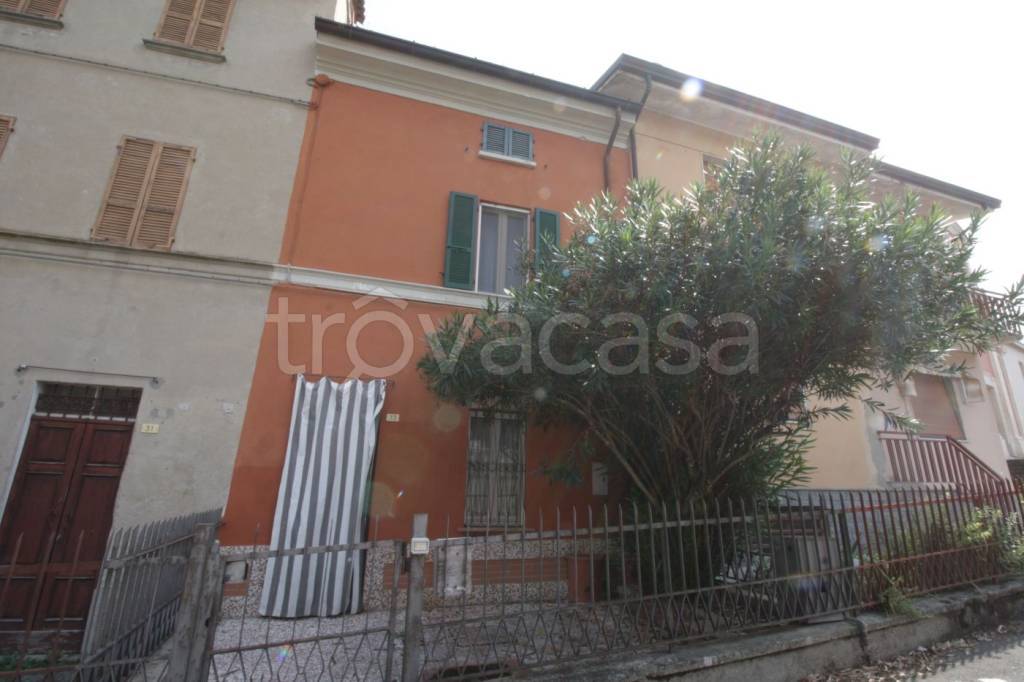 casa indipendente in vendita a Ziano Piacentino