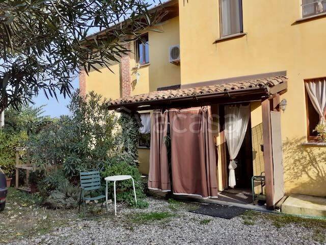 casa indipendente in vendita a Ziano Piacentino in zona Vicobarone
