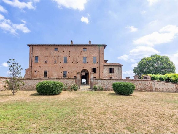 intera palazzina in vendita a Ziano Piacentino in zona Seminò