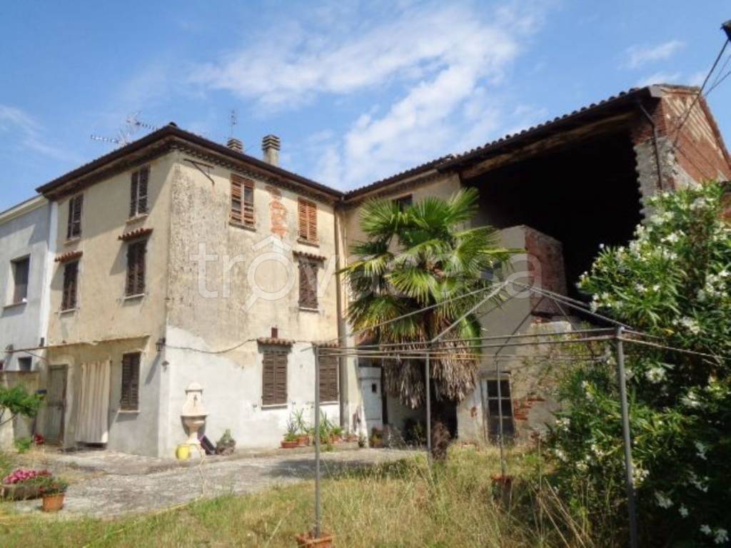 casa indipendente in vendita a Ziano Piacentino