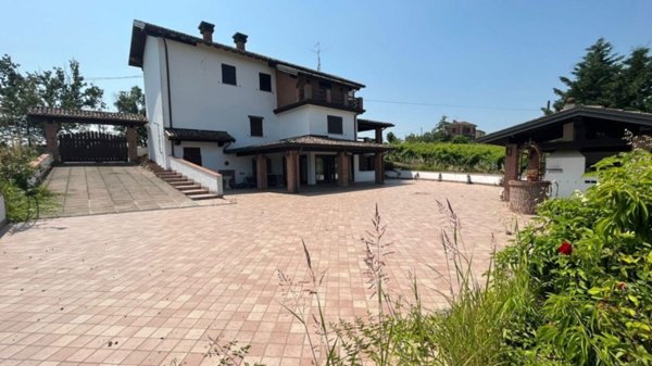 casa indipendente in vendita a Ziano Piacentino in zona Seminò