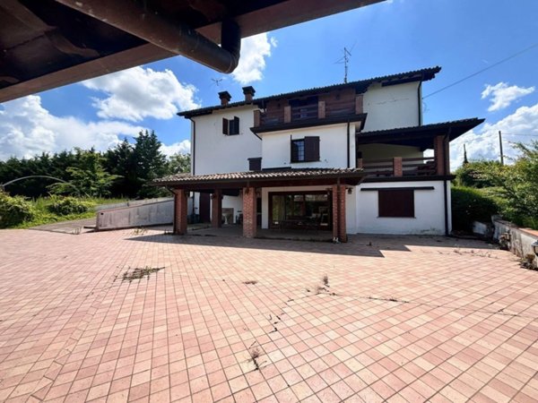 casa indipendente in vendita a Ziano Piacentino in zona Seminò