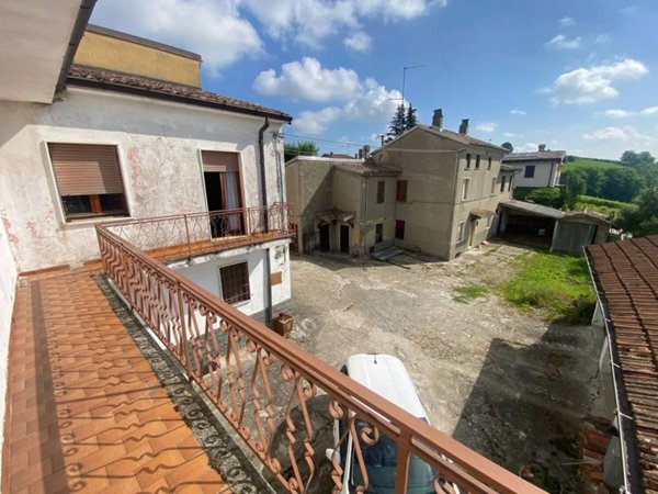 casa indipendente in vendita a Ziano Piacentino