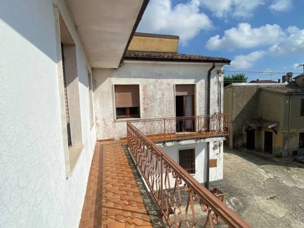 casa indipendente in vendita a Ziano Piacentino