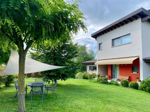 casa indipendente in vendita a Ziano Piacentino