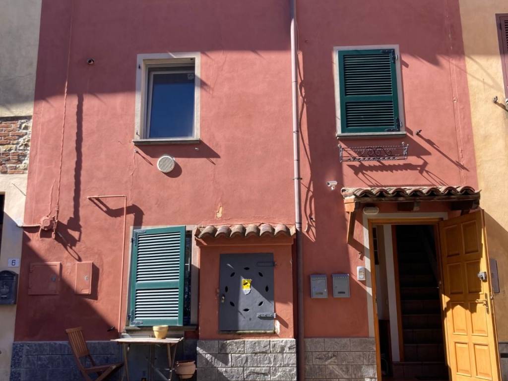 intera palazzina in vendita a Ziano Piacentino in zona Vicobarone