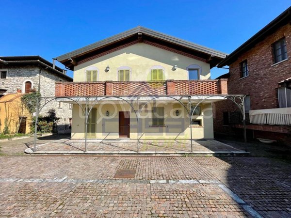 appartamento in vendita a Ziano Piacentino in zona Vicobarone