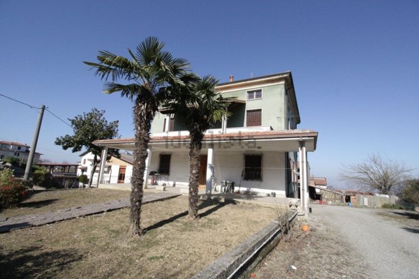 casa indipendente in vendita a Ziano Piacentino in zona Vicobarone
