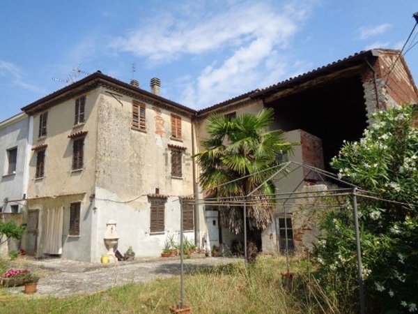 casa indipendente in vendita a Ziano Piacentino