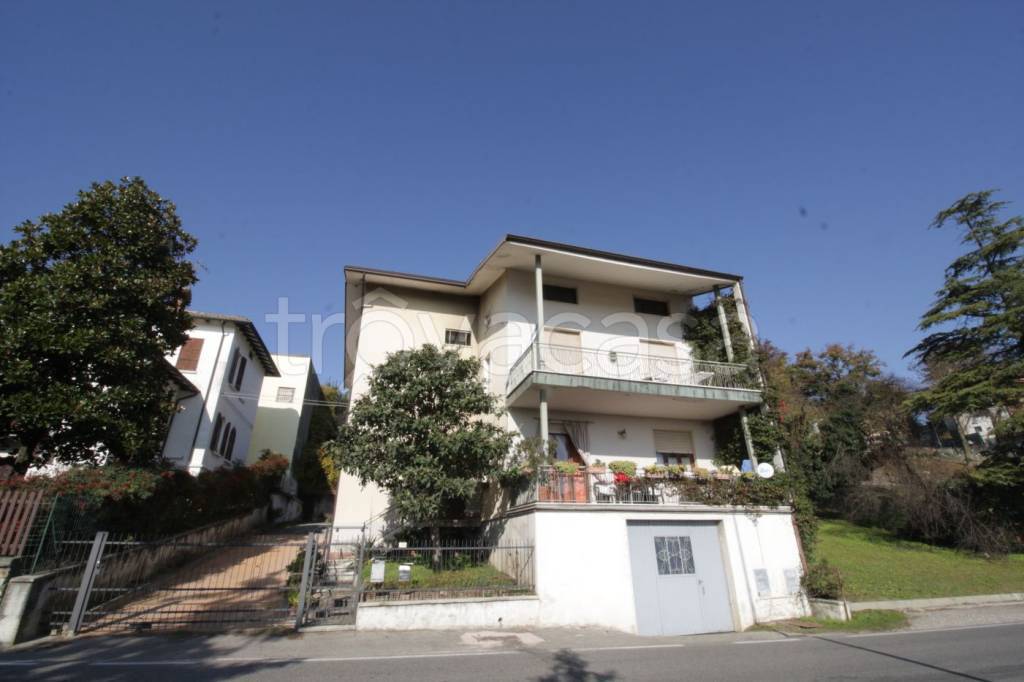 casa indipendente in vendita a Ziano Piacentino