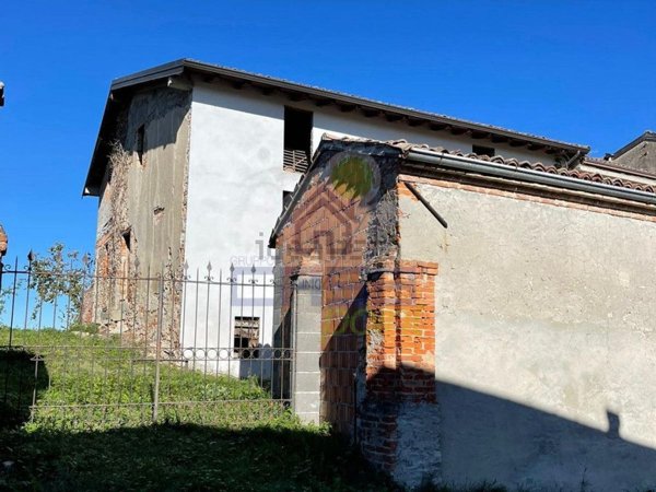 casa indipendente in vendita a Ziano Piacentino
