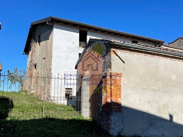 casa indipendente in vendita a Ziano Piacentino