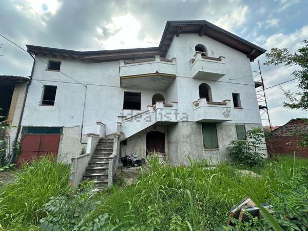 casa indipendente in vendita a Ziano Piacentino