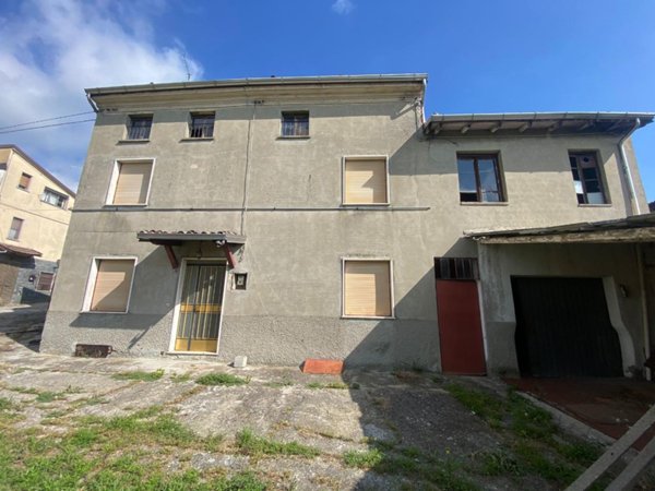 casa indipendente in vendita a Ziano Piacentino