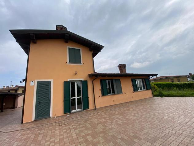 casa indipendente in vendita a Ziano Piacentino