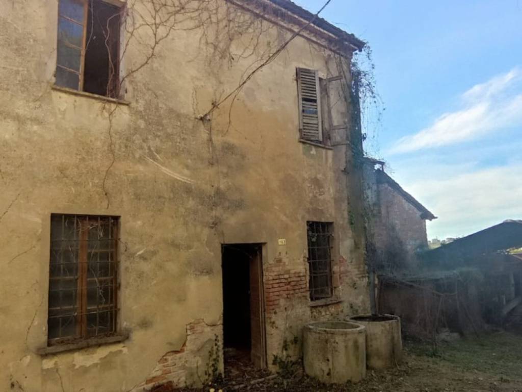 casa indipendente in vendita a Ziano Piacentino