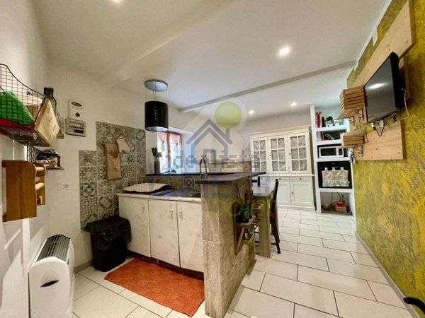 casa indipendente in vendita a Ziano Piacentino in zona Vicobarone