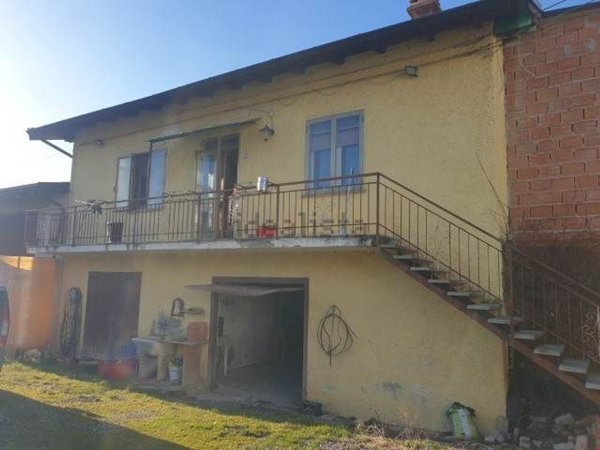 casa indipendente in vendita a Ziano Piacentino