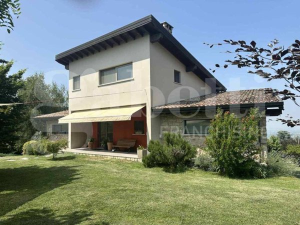 casa indipendente in vendita a Ziano Piacentino in zona Vicobarone
