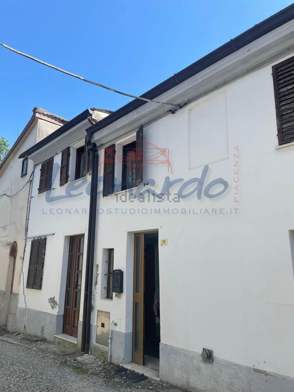 casa indipendente in vendita a Ziano Piacentino