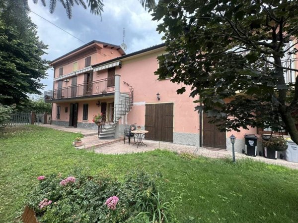 casa indipendente in vendita a Ziano Piacentino