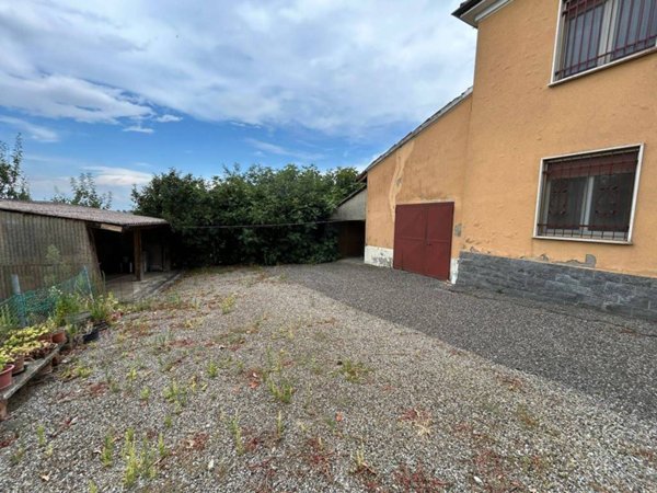 casa indipendente in vendita a Ziano Piacentino