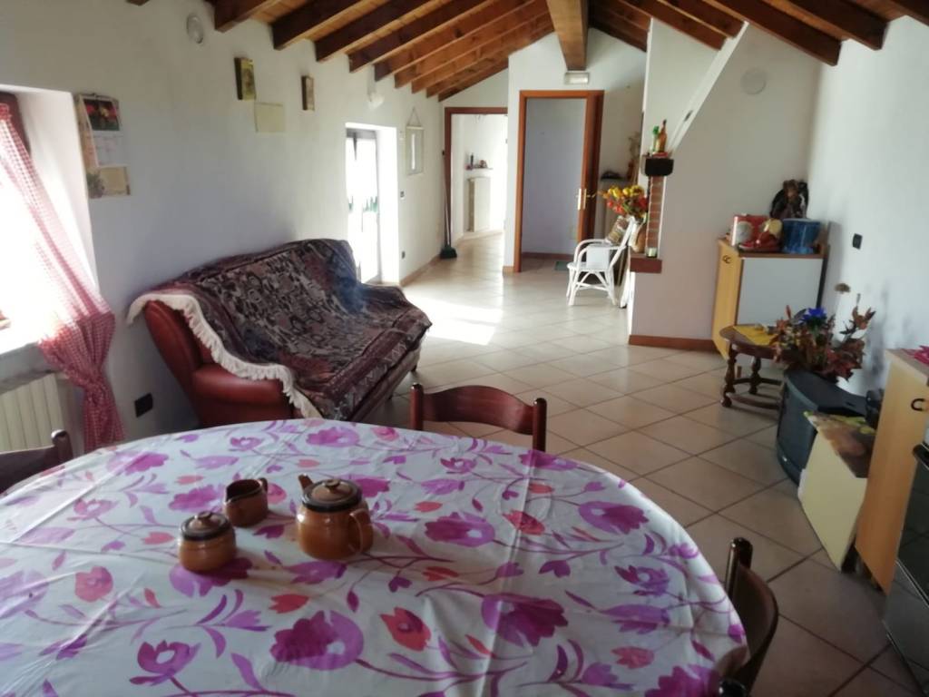 casa indipendente in vendita a Ziano Piacentino