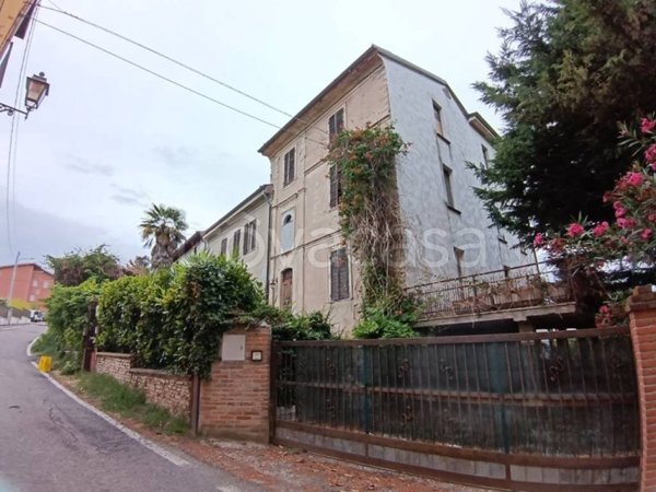 casa indipendente in vendita a Ziano Piacentino