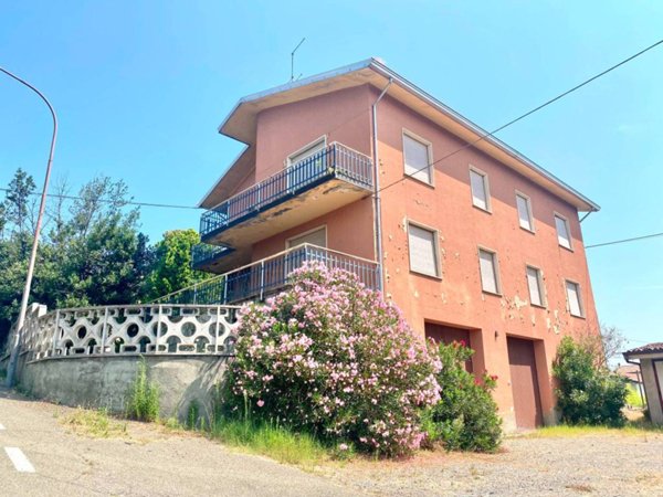 casa indipendente in vendita a Ziano Piacentino