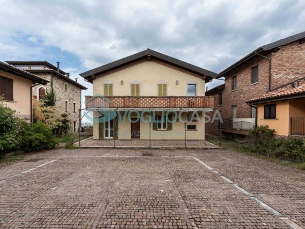 appartamento in vendita a Ziano Piacentino in zona Vicobarone